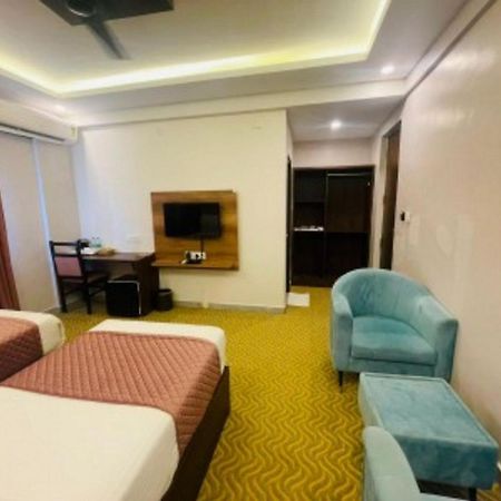 Vovo Hotels Yelahanka Екстер'єр фото