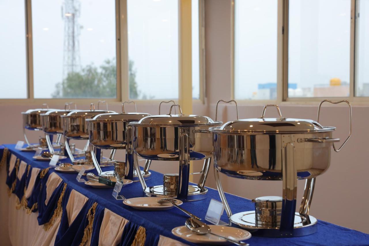 Vovo Hotels Yelahanka Екстер'єр фото