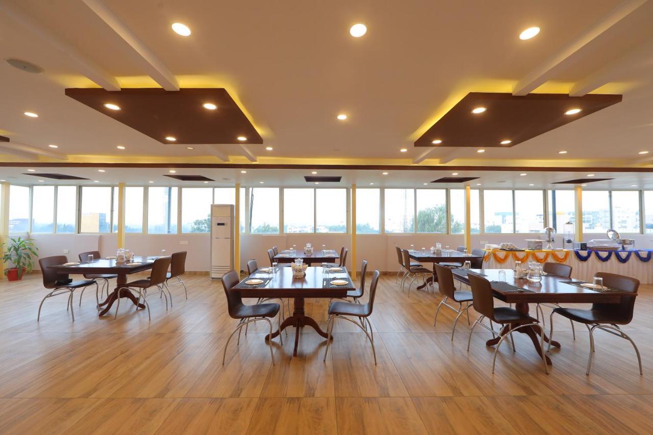 Vovo Hotels Yelahanka Екстер'єр фото