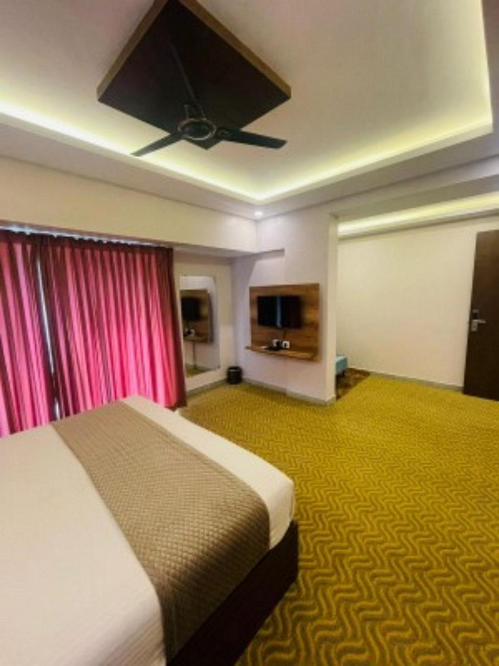 Vovo Hotels Yelahanka Екстер'єр фото