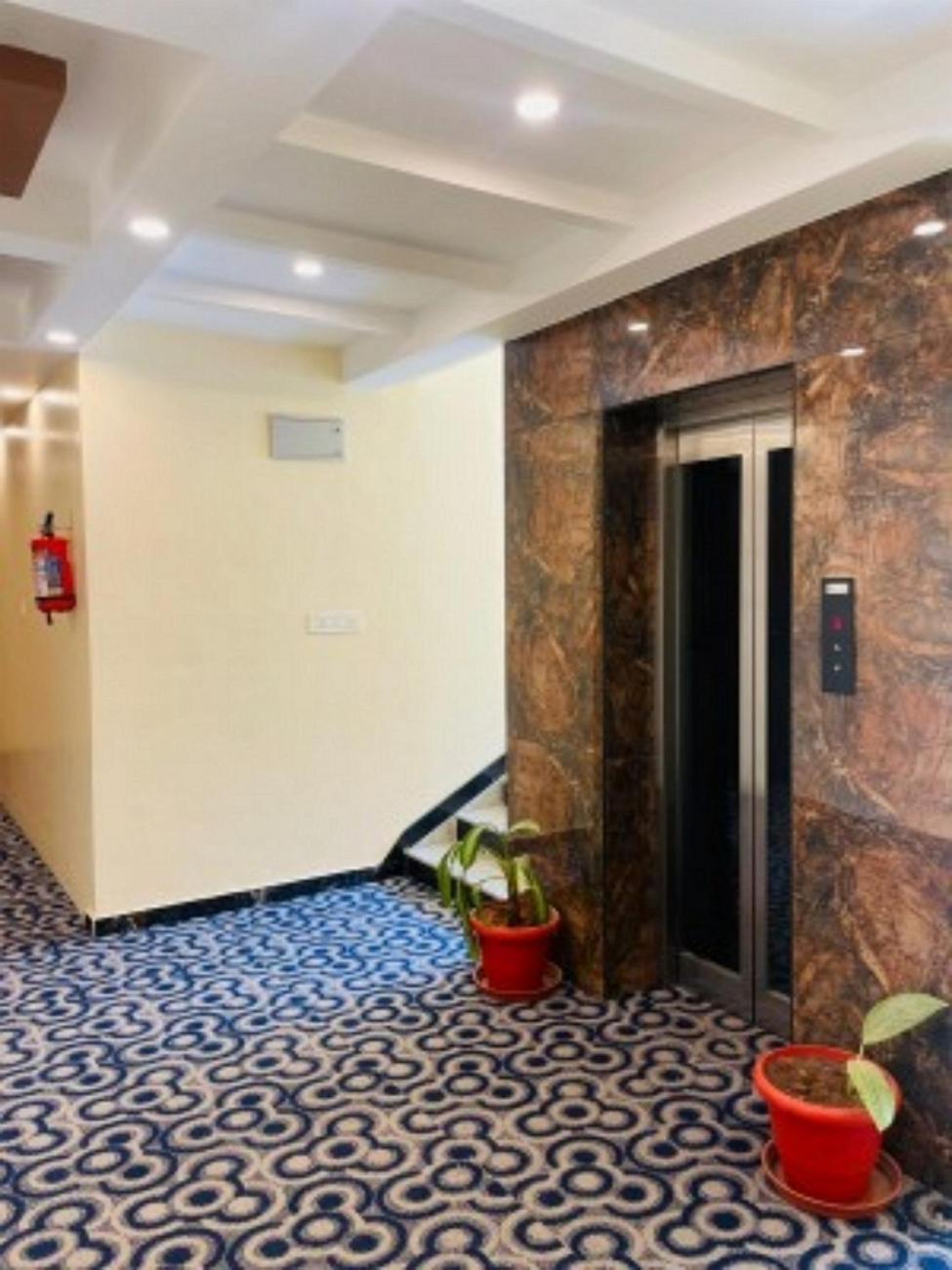Vovo Hotels Yelahanka Екстер'єр фото