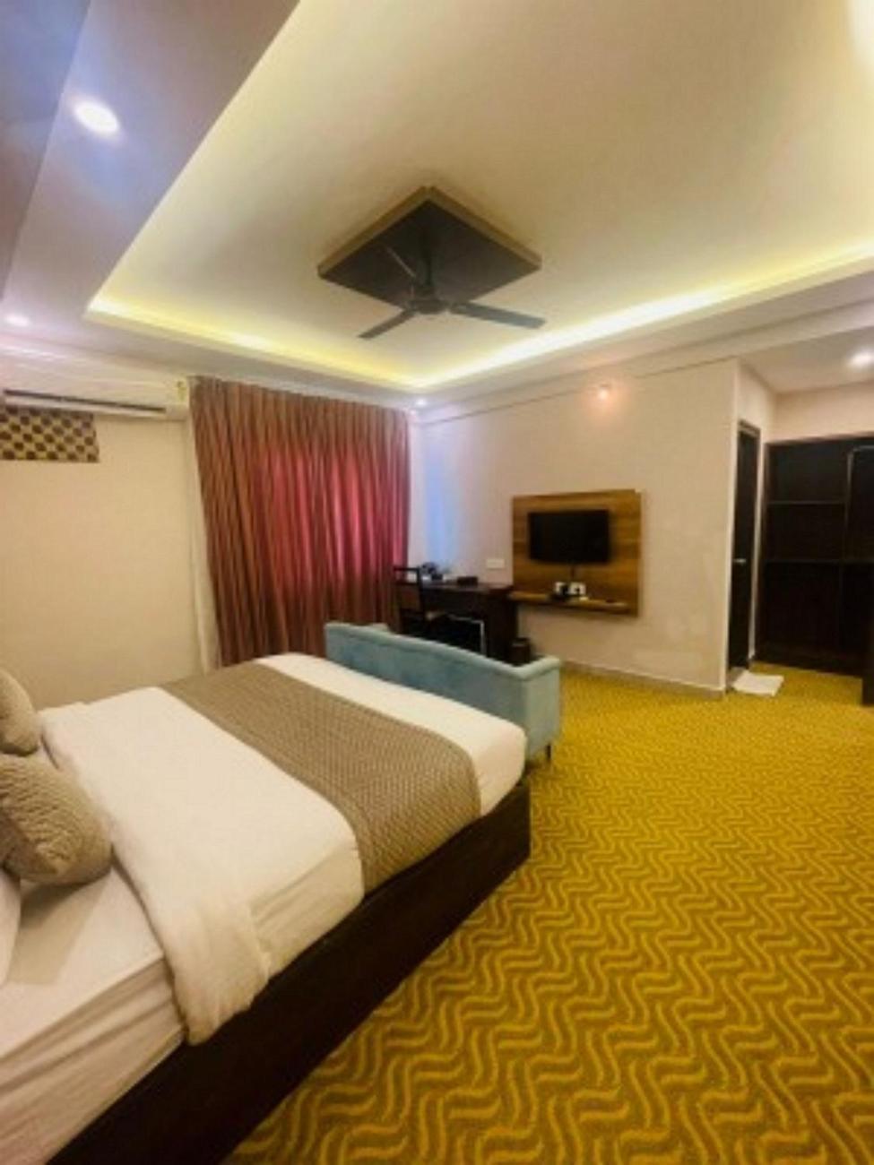 Vovo Hotels Yelahanka Екстер'єр фото
