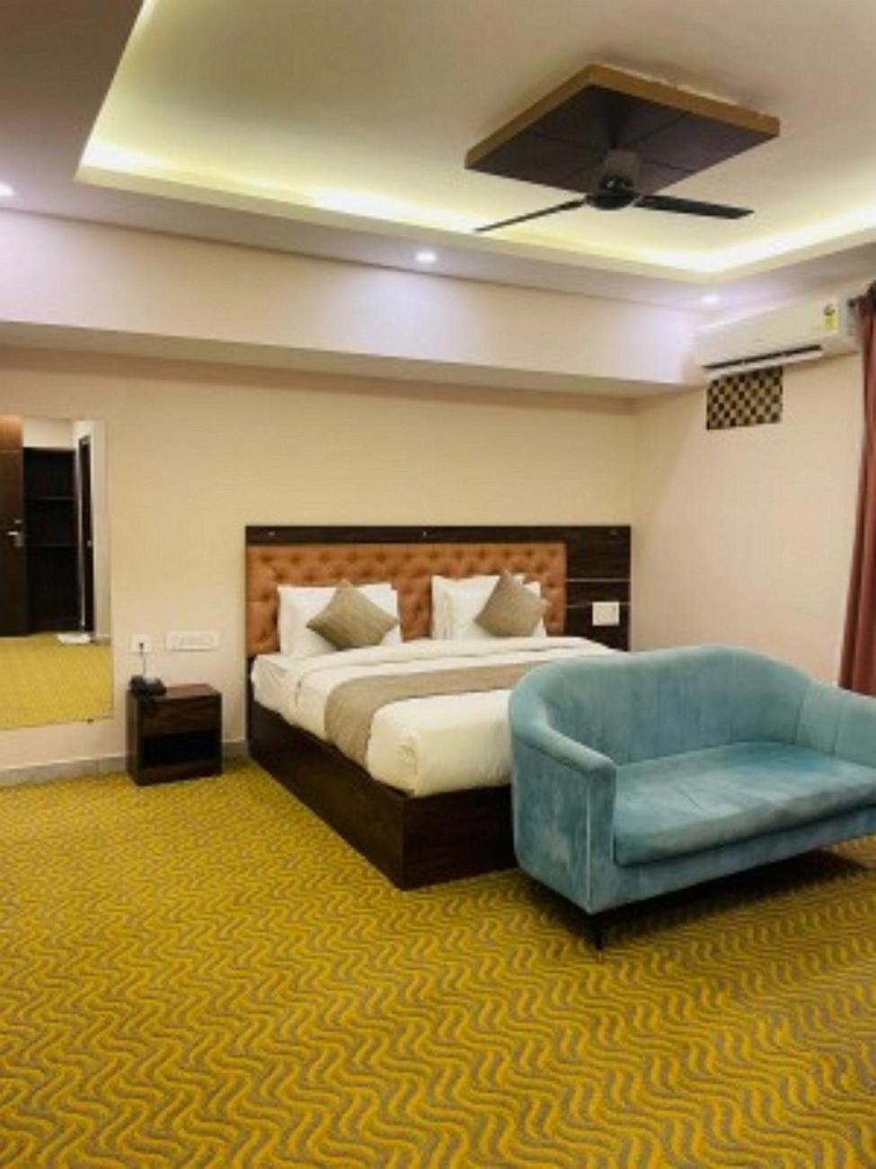 Vovo Hotels Yelahanka Екстер'єр фото