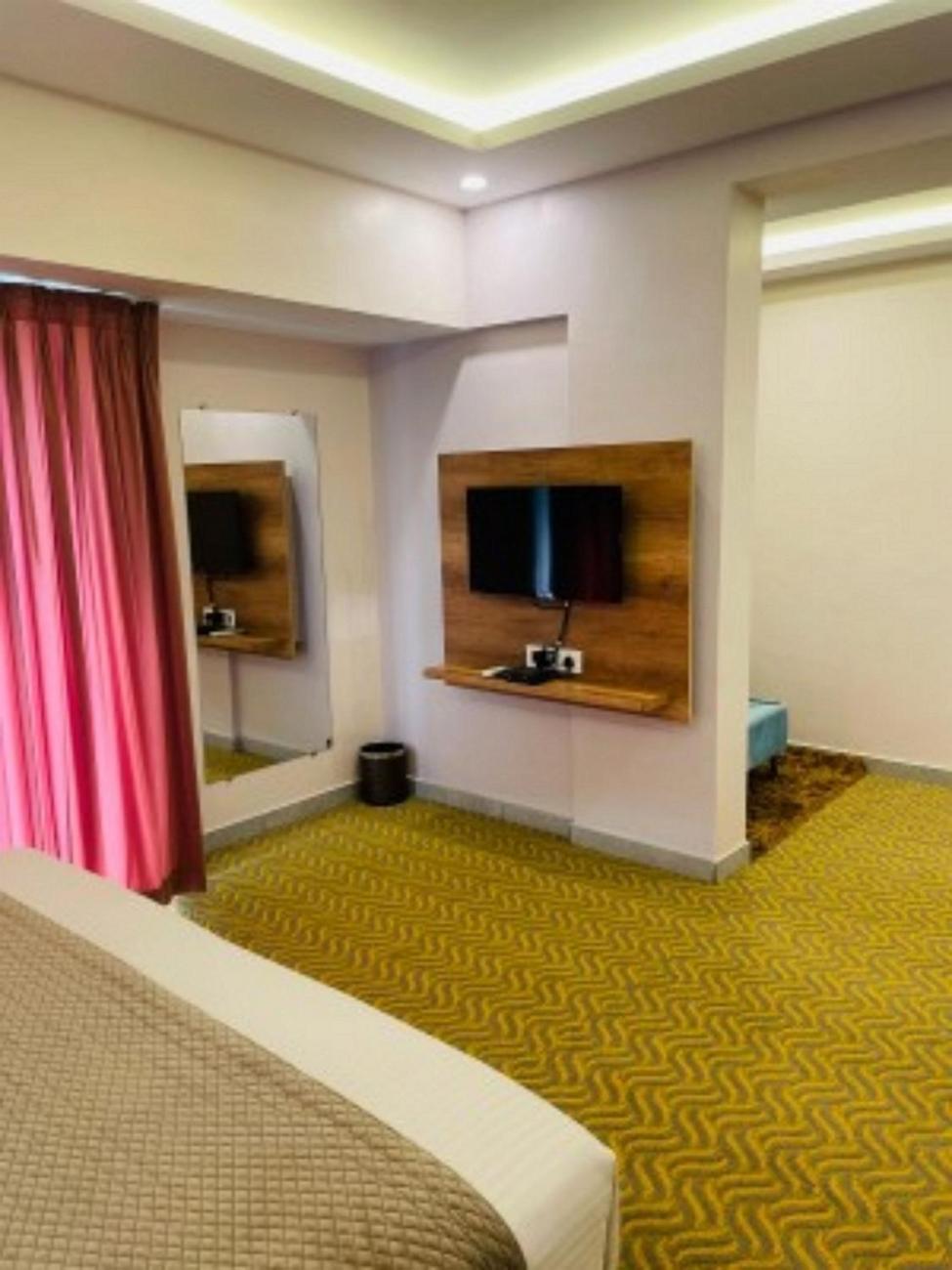 Vovo Hotels Yelahanka Екстер'єр фото