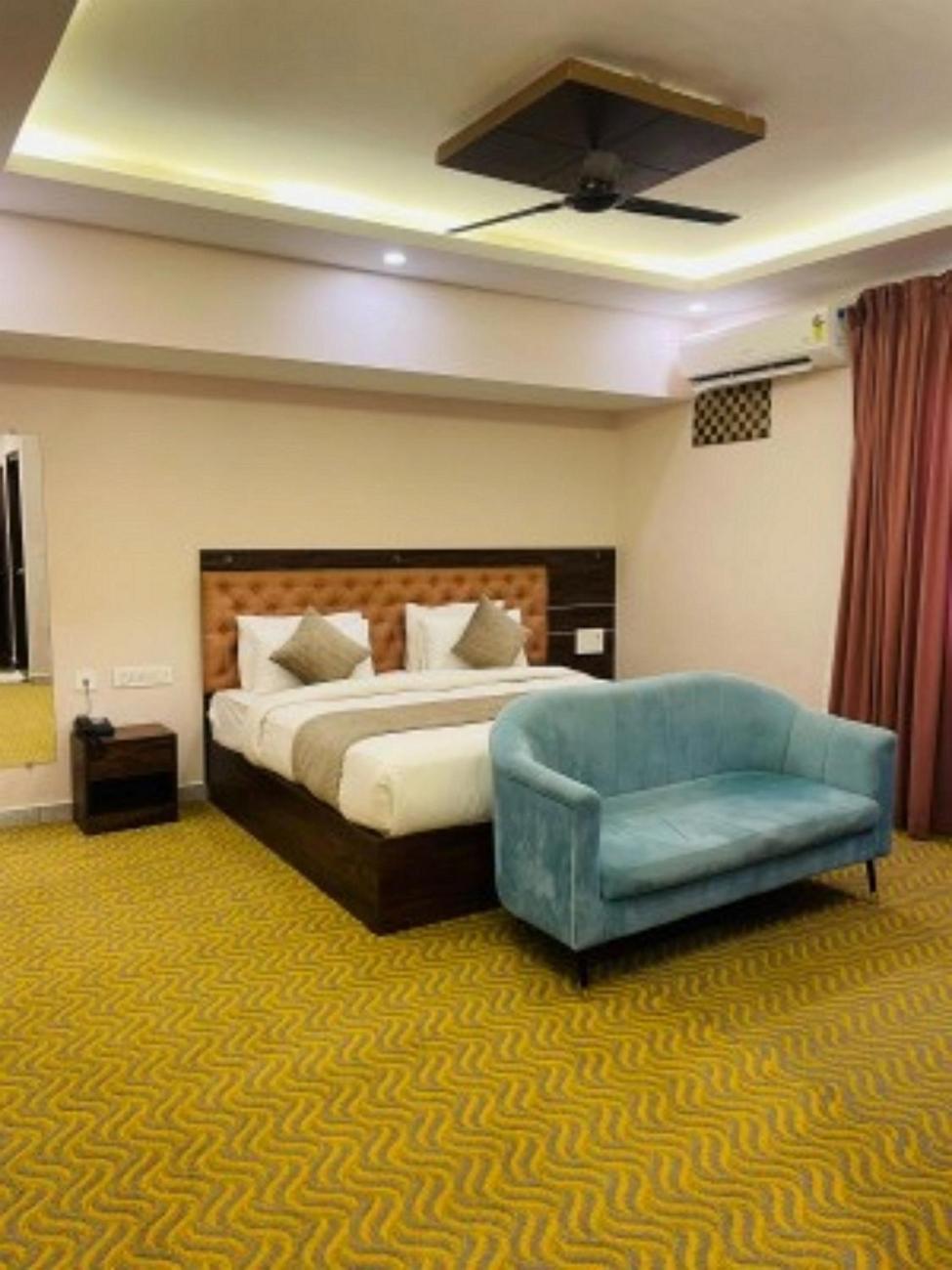 Vovo Hotels Yelahanka Екстер'єр фото