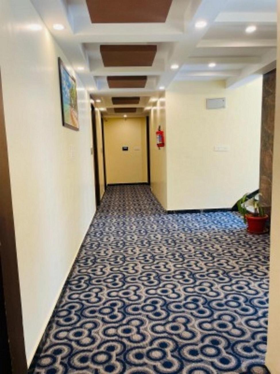 Vovo Hotels Yelahanka Екстер'єр фото