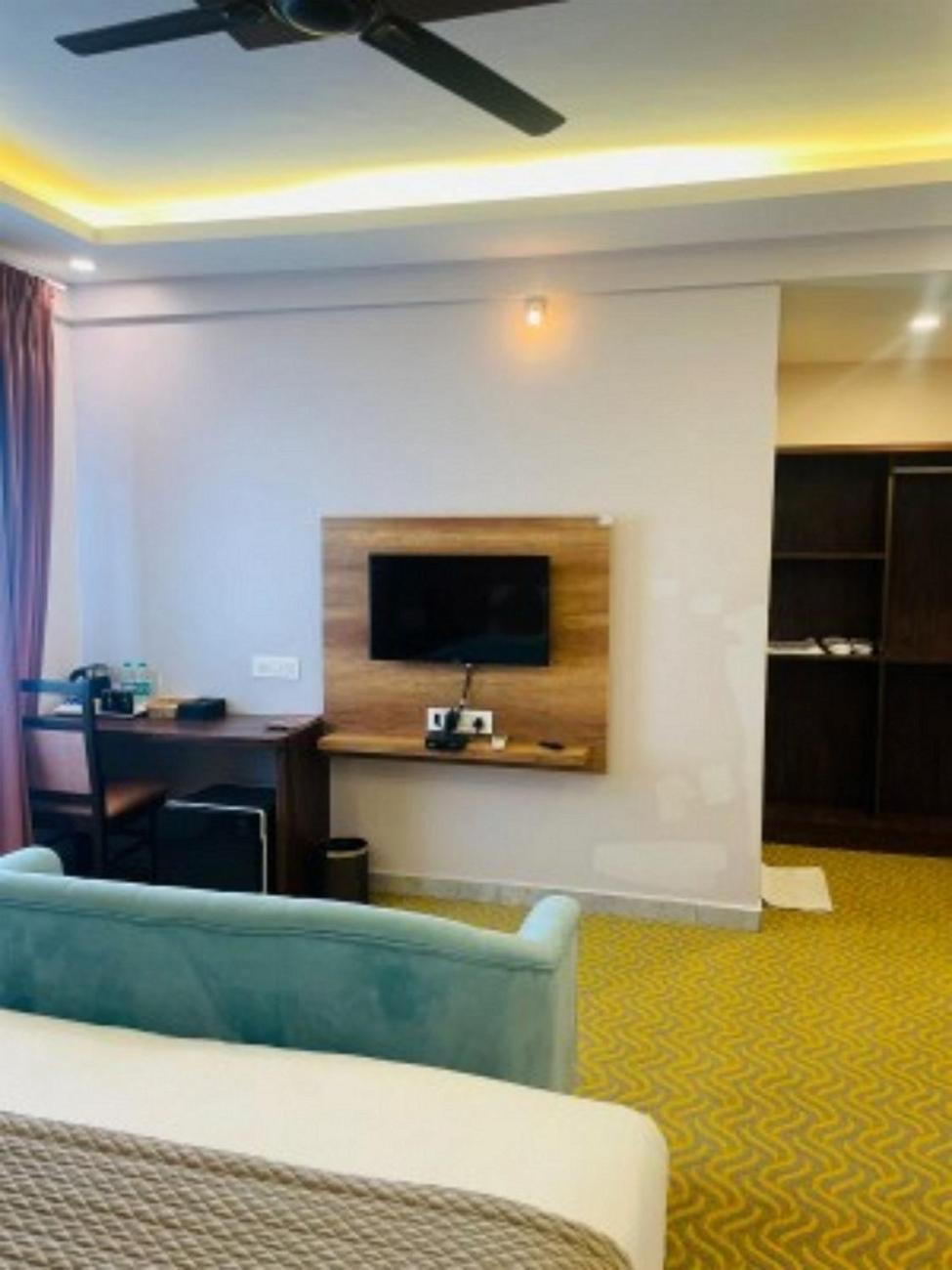 Vovo Hotels Yelahanka Екстер'єр фото