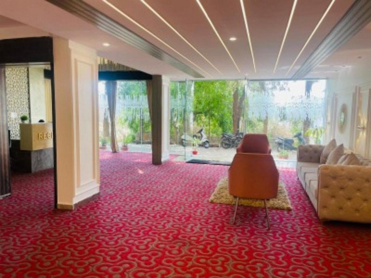 Vovo Hotels Yelahanka Екстер'єр фото
