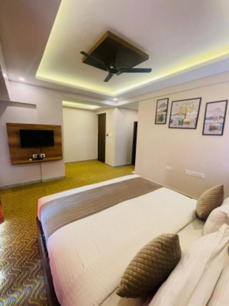 Vovo Hotels Yelahanka Екстер'єр фото