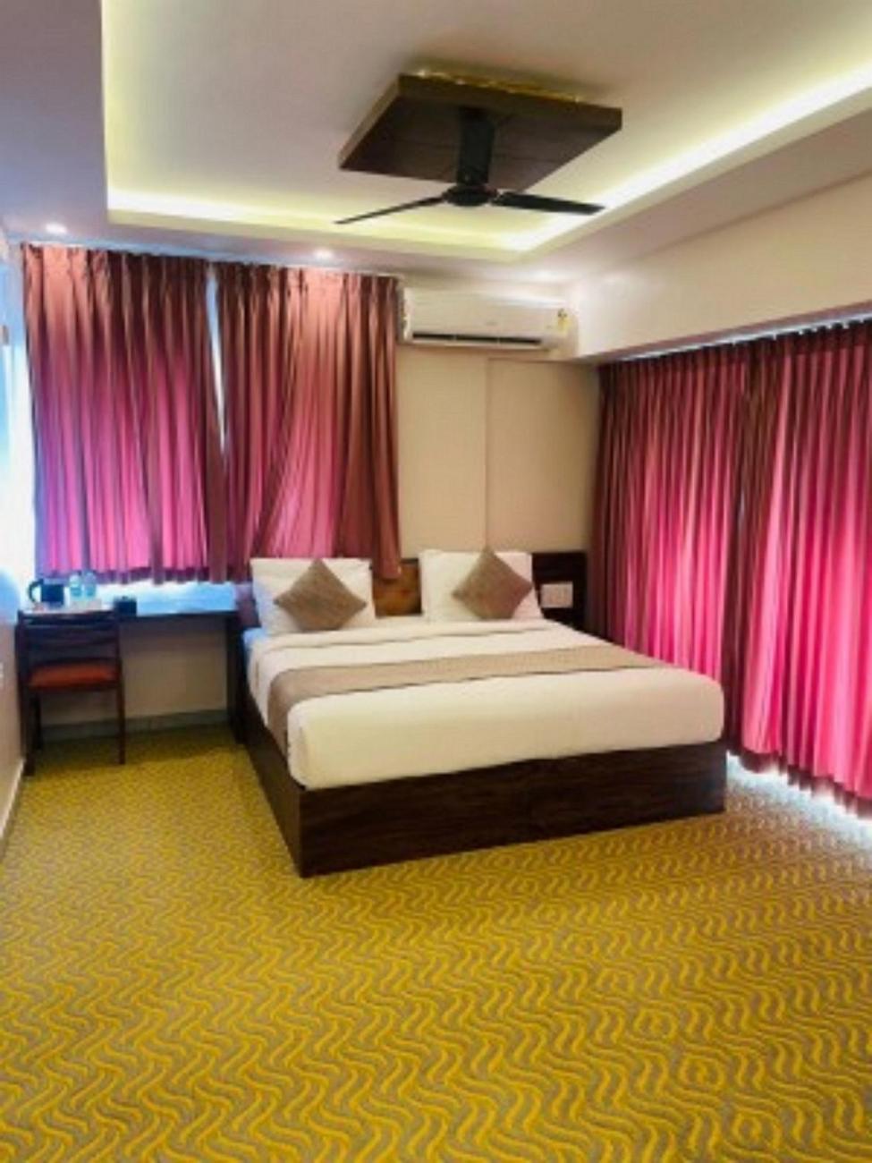 Vovo Hotels Yelahanka Екстер'єр фото