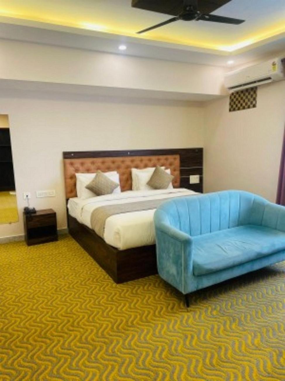 Vovo Hotels Yelahanka Екстер'єр фото